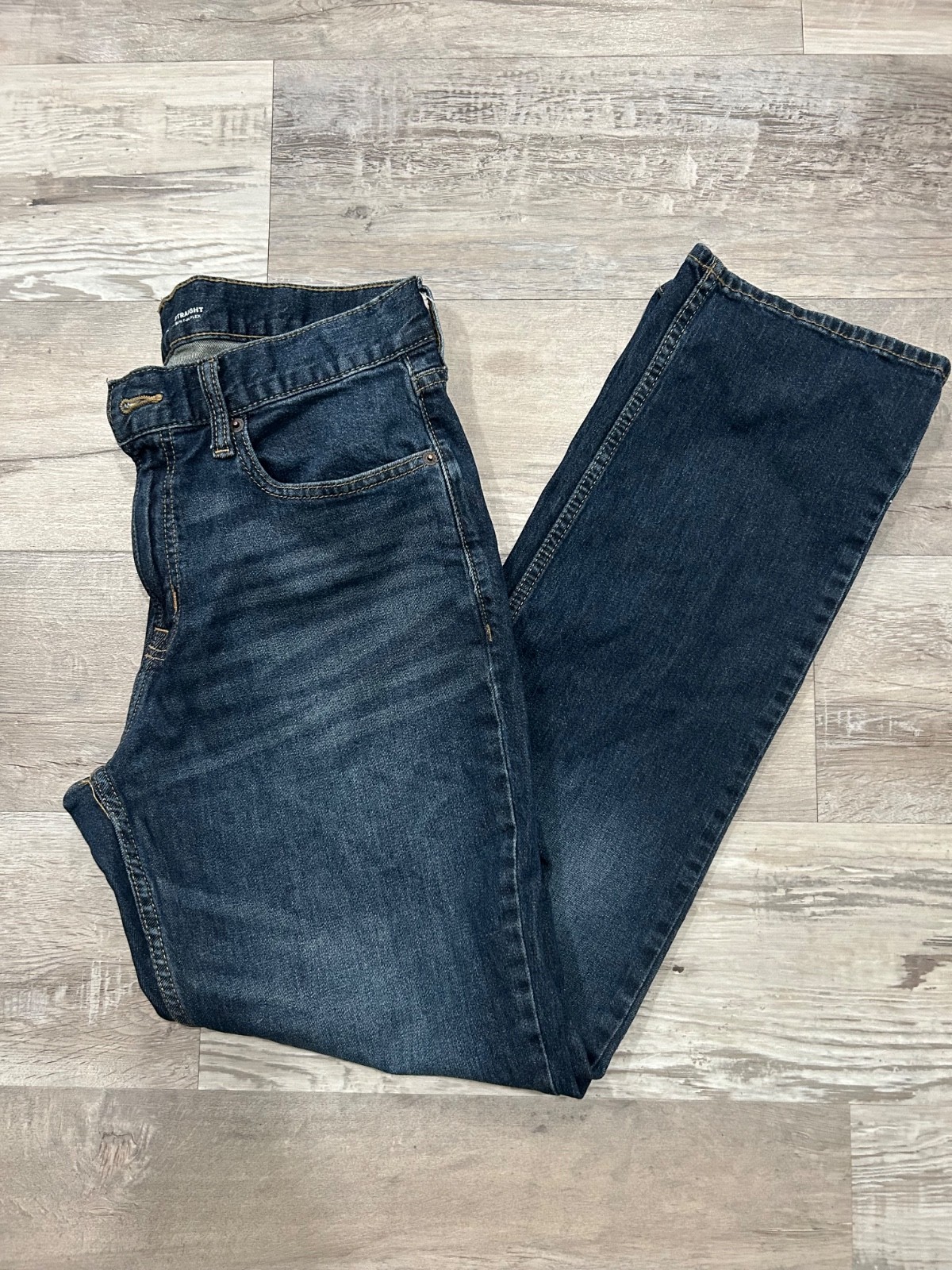Old Navy 33×32 straight dark blue jeans in great condition