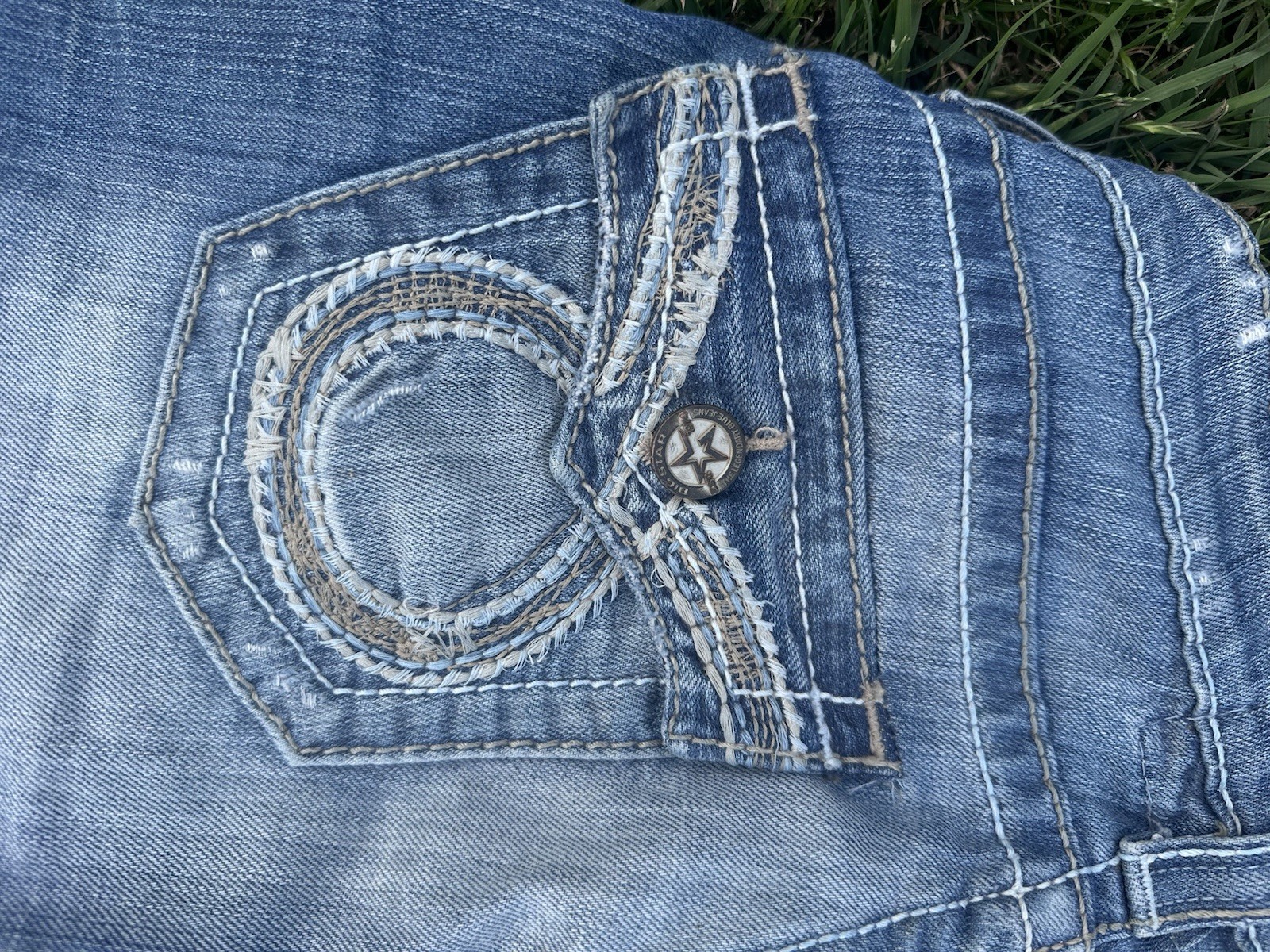 Ladies Big Star “LIV” Bootcut Jeans Size 27 Distressed Denim X 27 Inseam HOT!