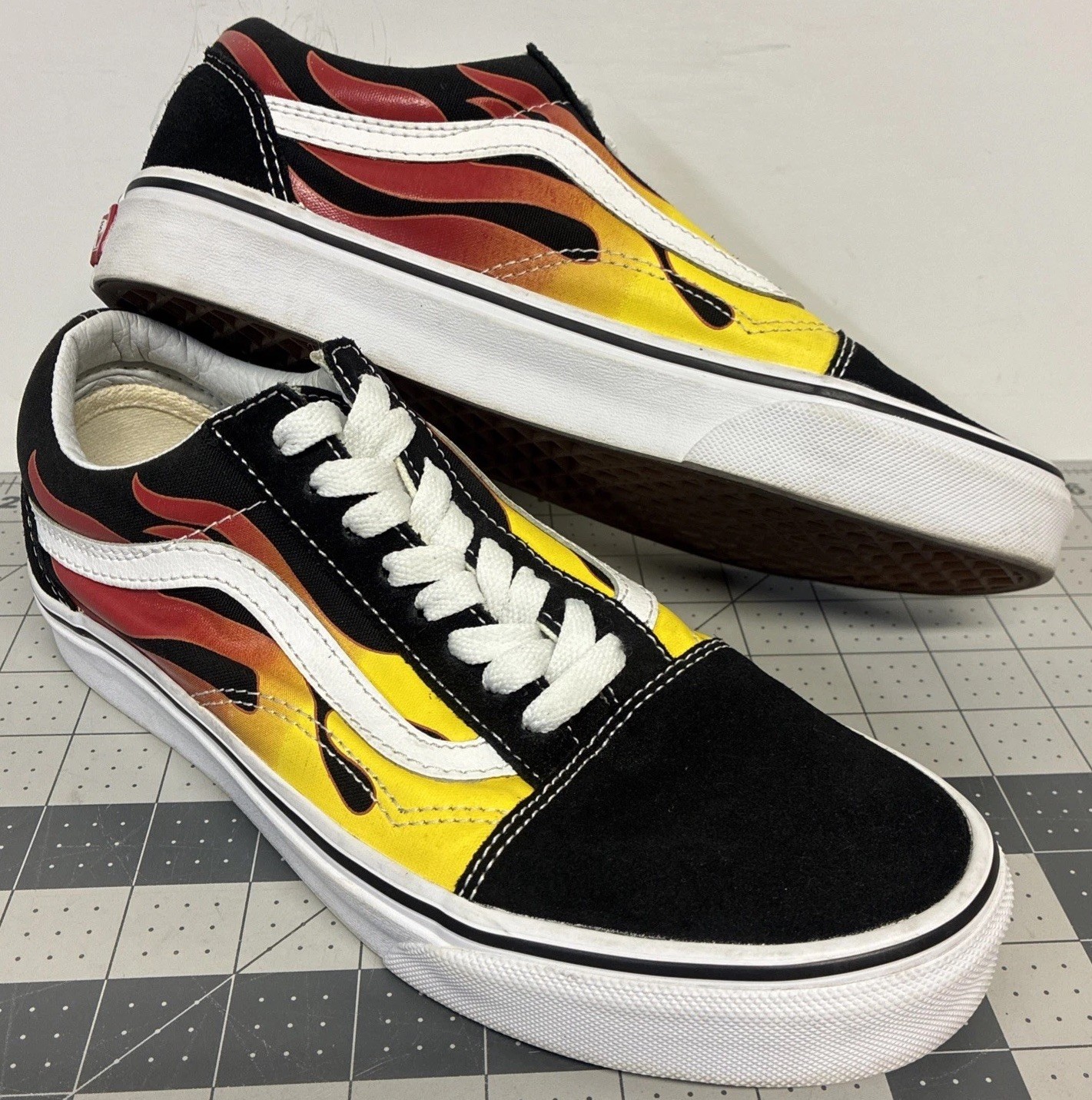 Vans Old Skool Flames US Men’s size 7.0, Women’s 8.5, UK 6.0, EUR 39.0 & CM 25.0