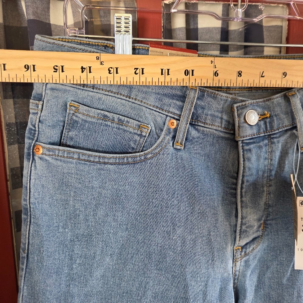Levi’s Women’s Blue 314 Light Wash Shaping Straight Mid-Rise Jeans Size 31 x 32