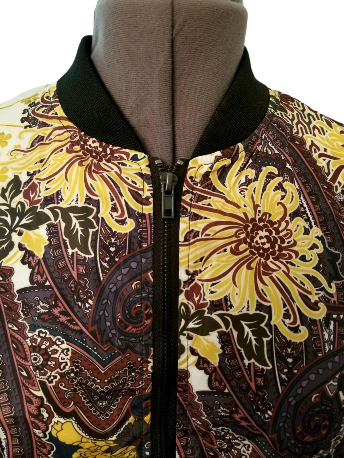 Fashion Nova Bomber Women’s Jacket Vivid Floral Full Zip Size L PIT TO PIT 24 IN