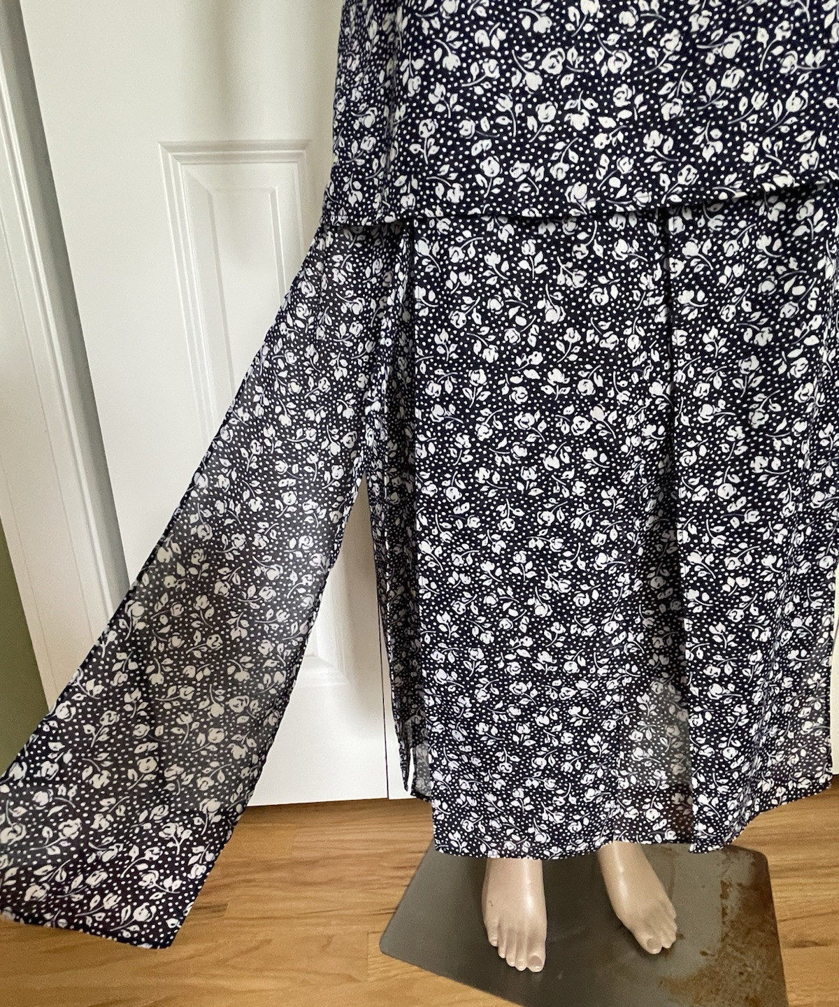 Robbie Bee 8 Navy Blue Floral Back Tie Panel Hemline Overlay Cap Sleeve Dress