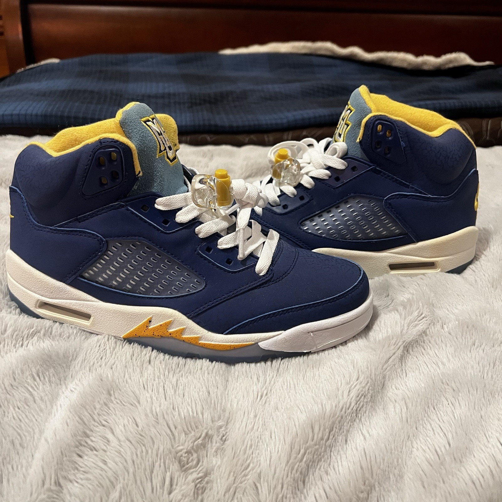 Air Jordan 5 Marquette MU PE Style Navy Yellow Nike Air Sz 7 Custom