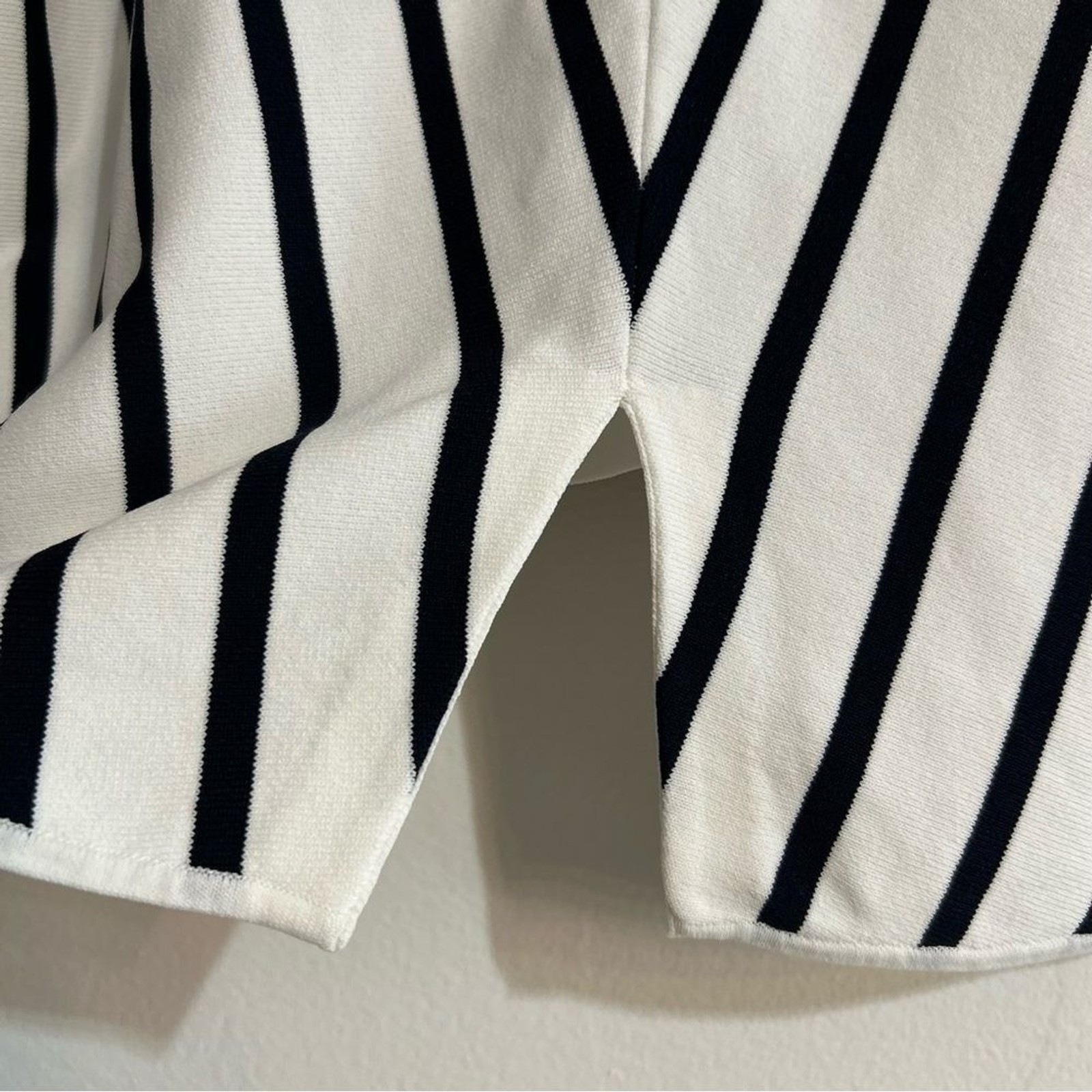 Madeleine Germany White & Black Striped V-Neck Sweater Size 14/16