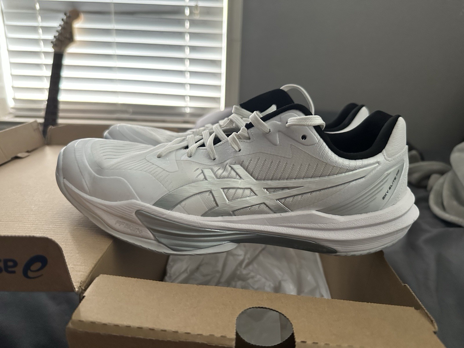 ASICS Sky Elite FF 3 Men’s White/Black Low Top Lace-Up Athletic Volleyball Shoes