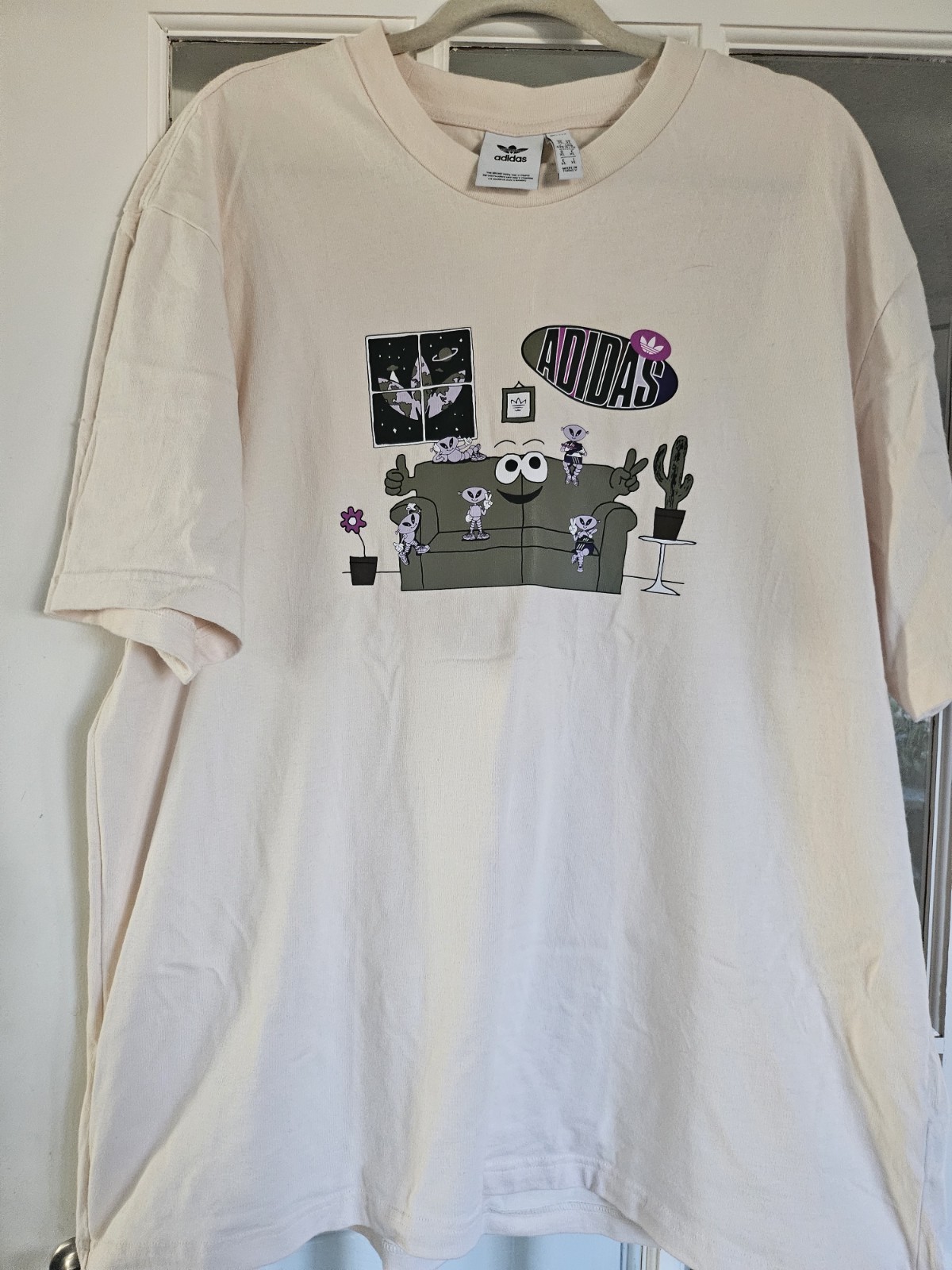 Adidas Trefoil A33 GTEE Beige Men’s Size XL Rare and Unique Grafic Tee
