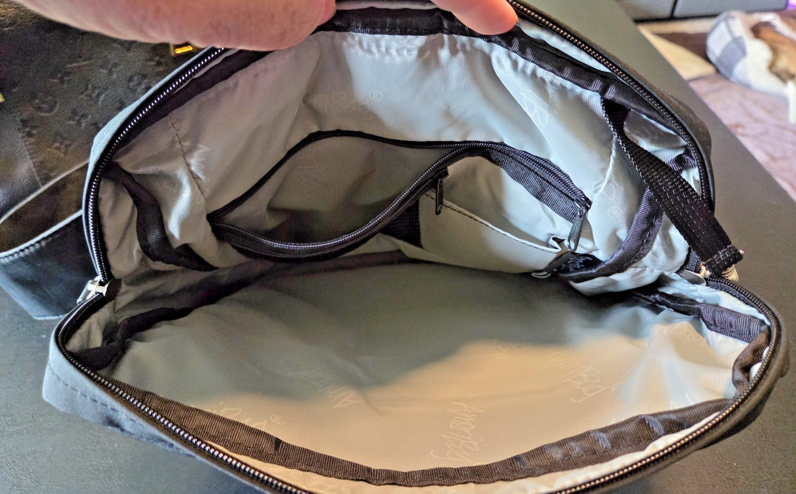 AmeriBag New Yorker Crossbody Messenger Travel Bag Black Nylon w/ Leather