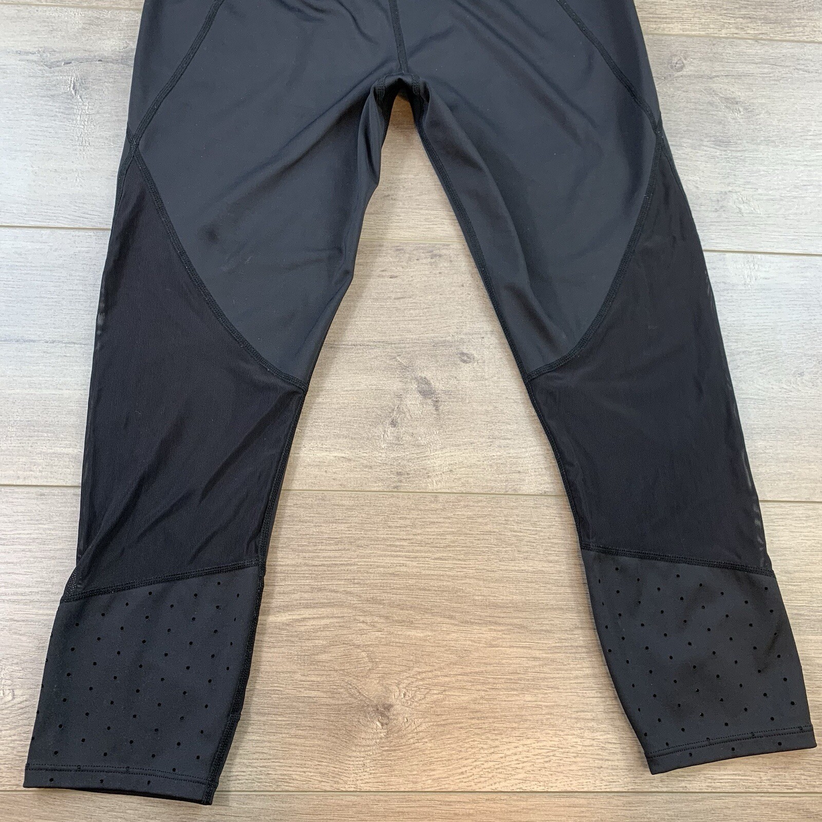 Athleta Laser Mesh Sonar Capri Leggings Women’s Small Black Activewear Workout