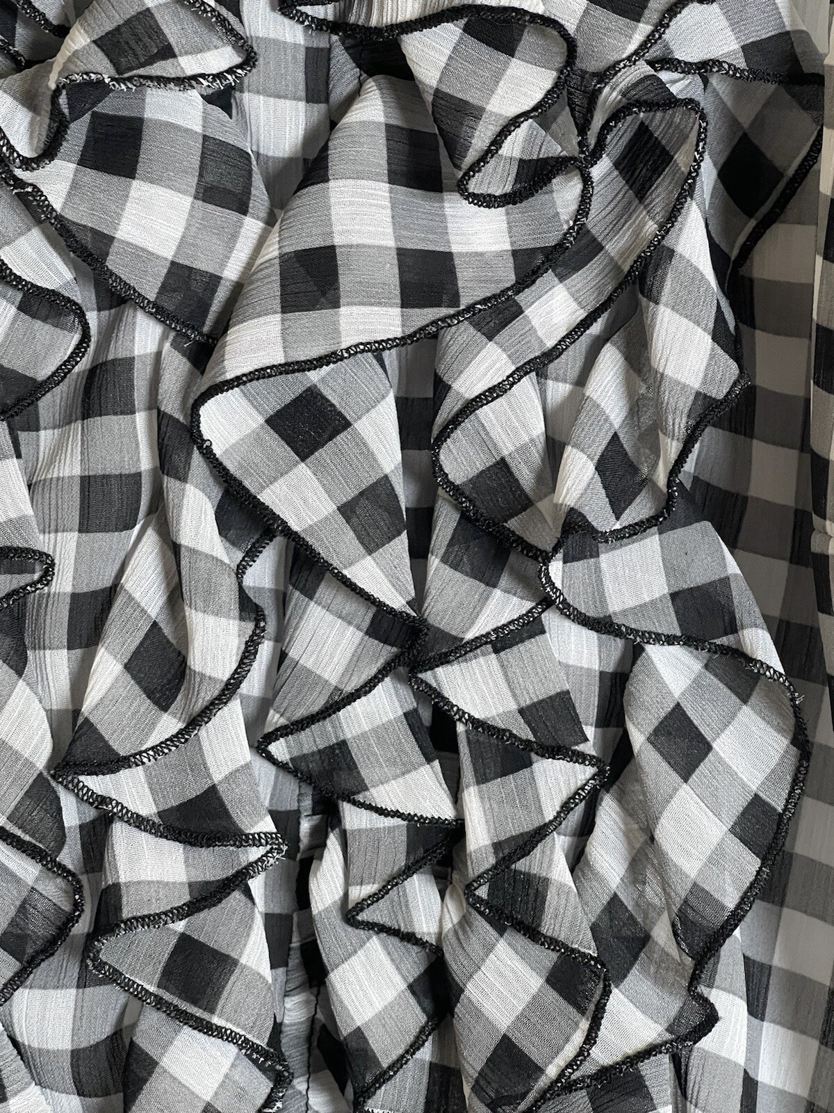 Xhilaration Checked Sleeveless Top Blouse Ruffle Neck Sz M Black & White