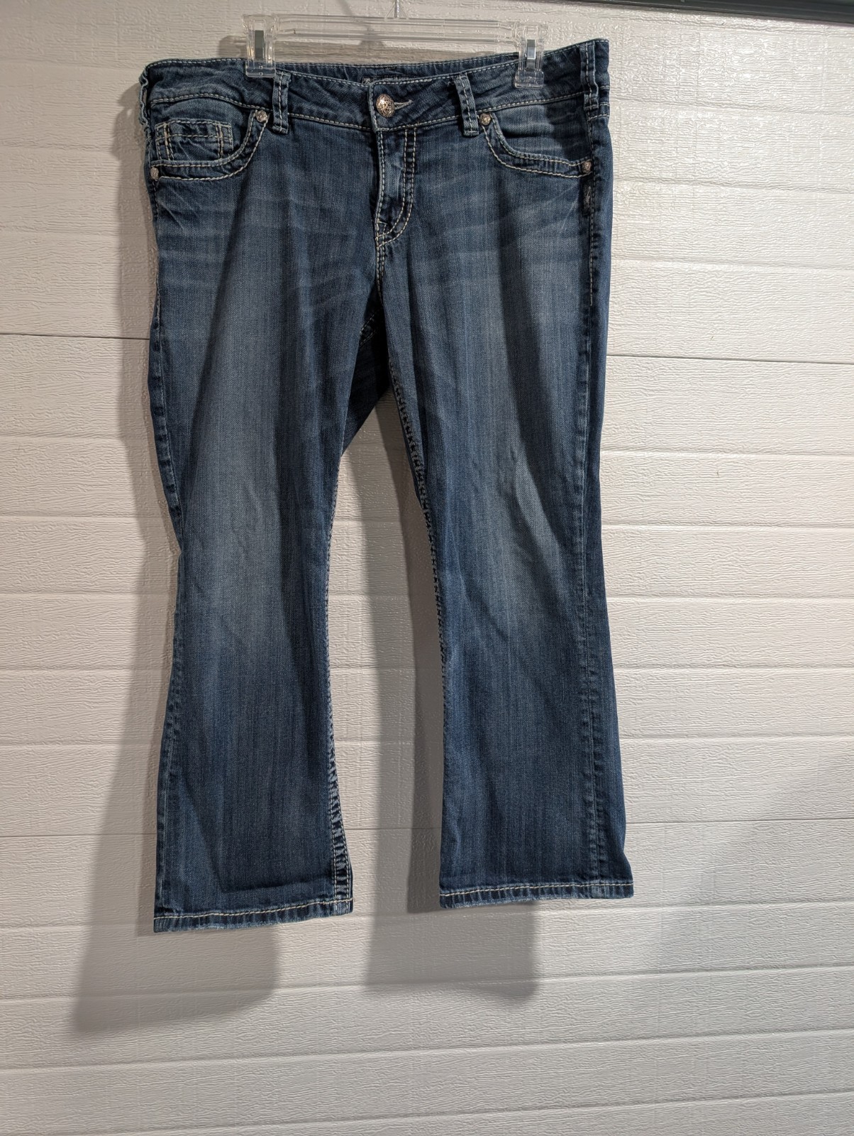 Silver Jeans Co Suki Mid Capri Jeans W34 Studded Distressed Pocket Stretch Blue