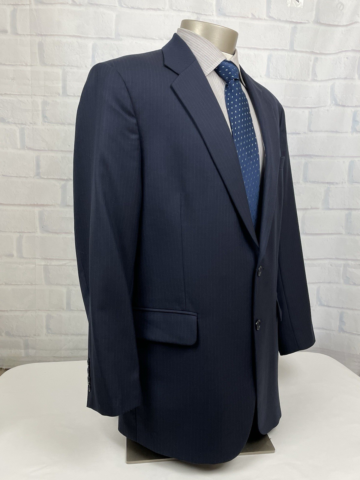 Tom James Corporate Image Men’s Navy Pinstripe Suit Sz 44 R Pants 38 X 29.5