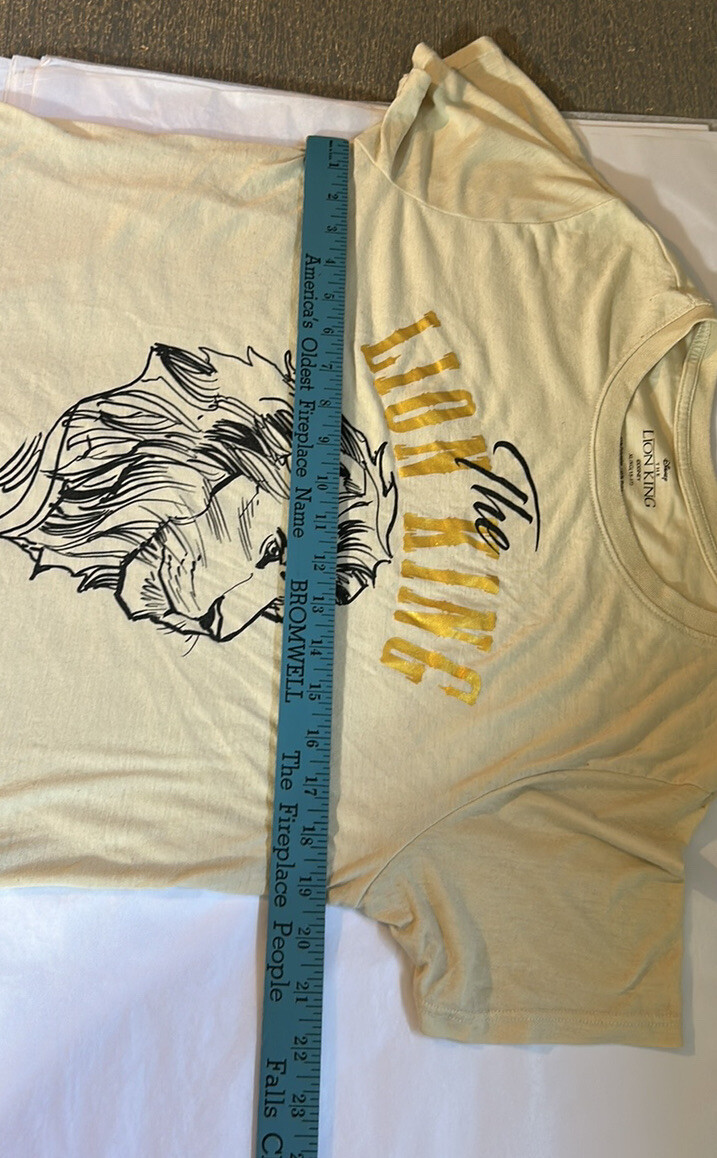 Disney The Lion King short sleeve shirt size XL (15-17) juniors