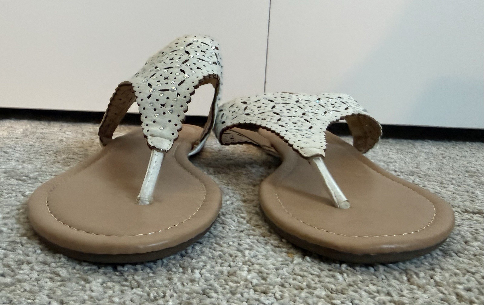 Dream Pairs Women’s White Rhinestone Thong Flat Sandals Ankle Strap Buckle 7.5