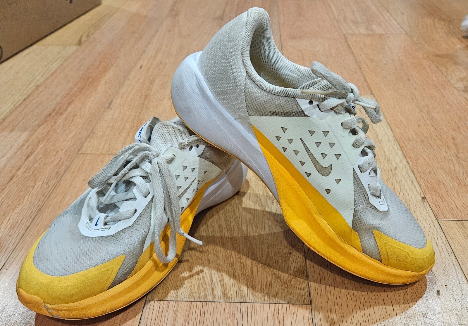 Nike Sonic Fly Big Kids Yellow Blue White Running Jogging Shoes Size 4.5Y