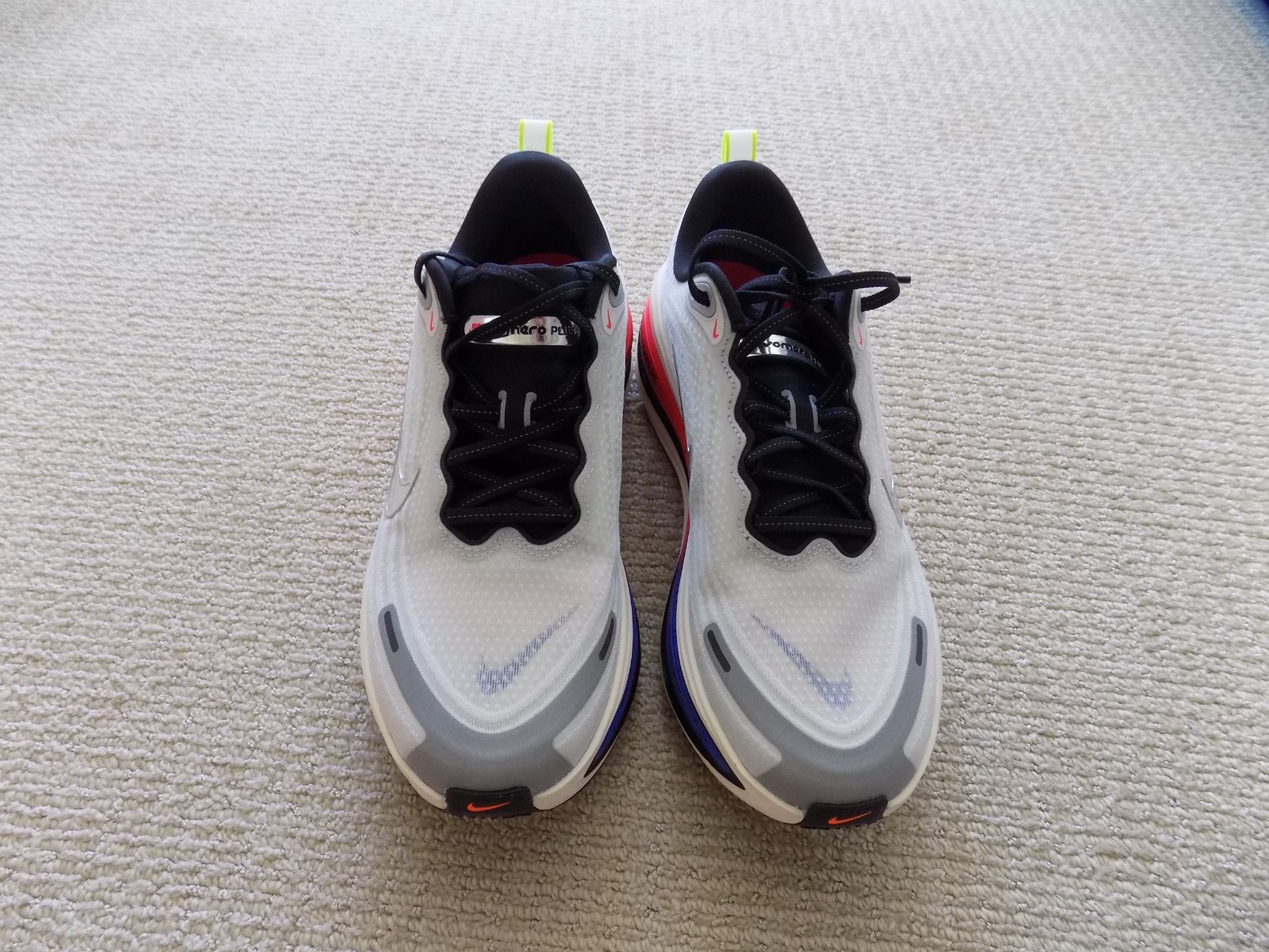 NEW MENS 9 9.5 10 NIKE VOMERO PLUS ROAD RUNNING SHOES WHITE BLACK BLUE IR2984