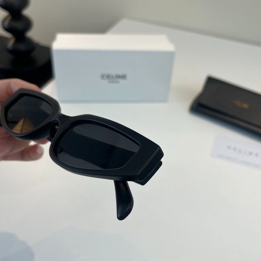 Celine CL40282U 01B Triomphe Sunglasses Black Silver Logo 53‑18‑140
