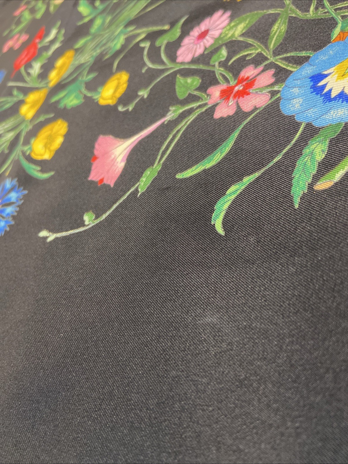 GUCCI Flora Silk Scarf 33in Flower Botanical Pattern Classic Luxury Italy