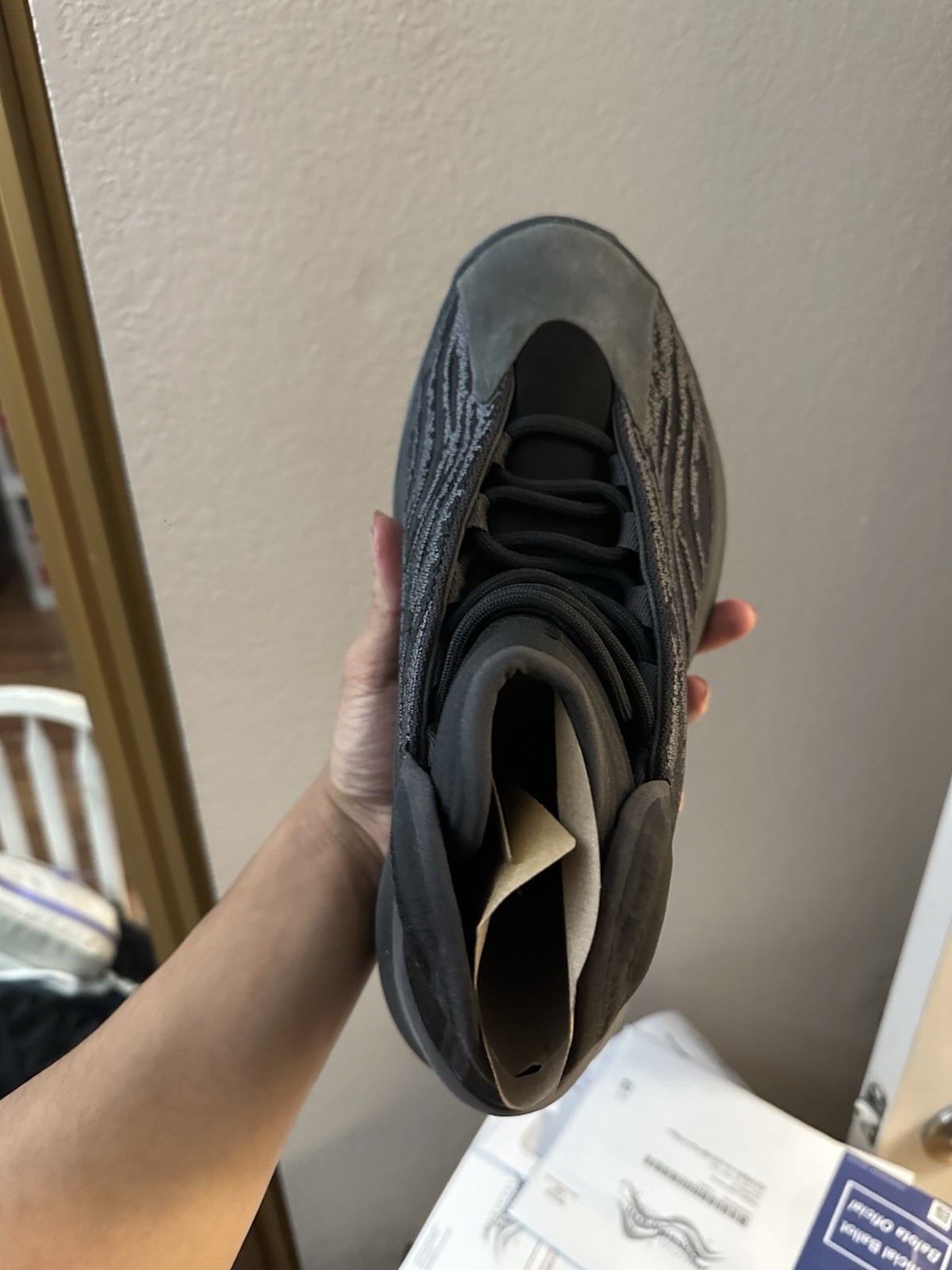 Size 9 – adidas Yeezy Quantum Onyx (ONE RIGHT SHOE ONLY)