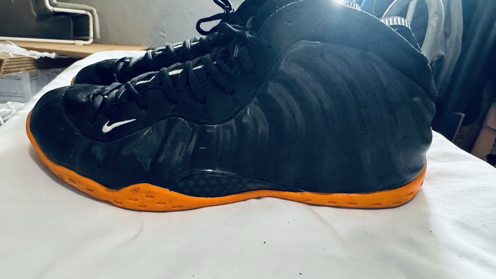 Nike Air Foamposite One Men’s High Top Lace-Up Basketball Sneakers Black Orange