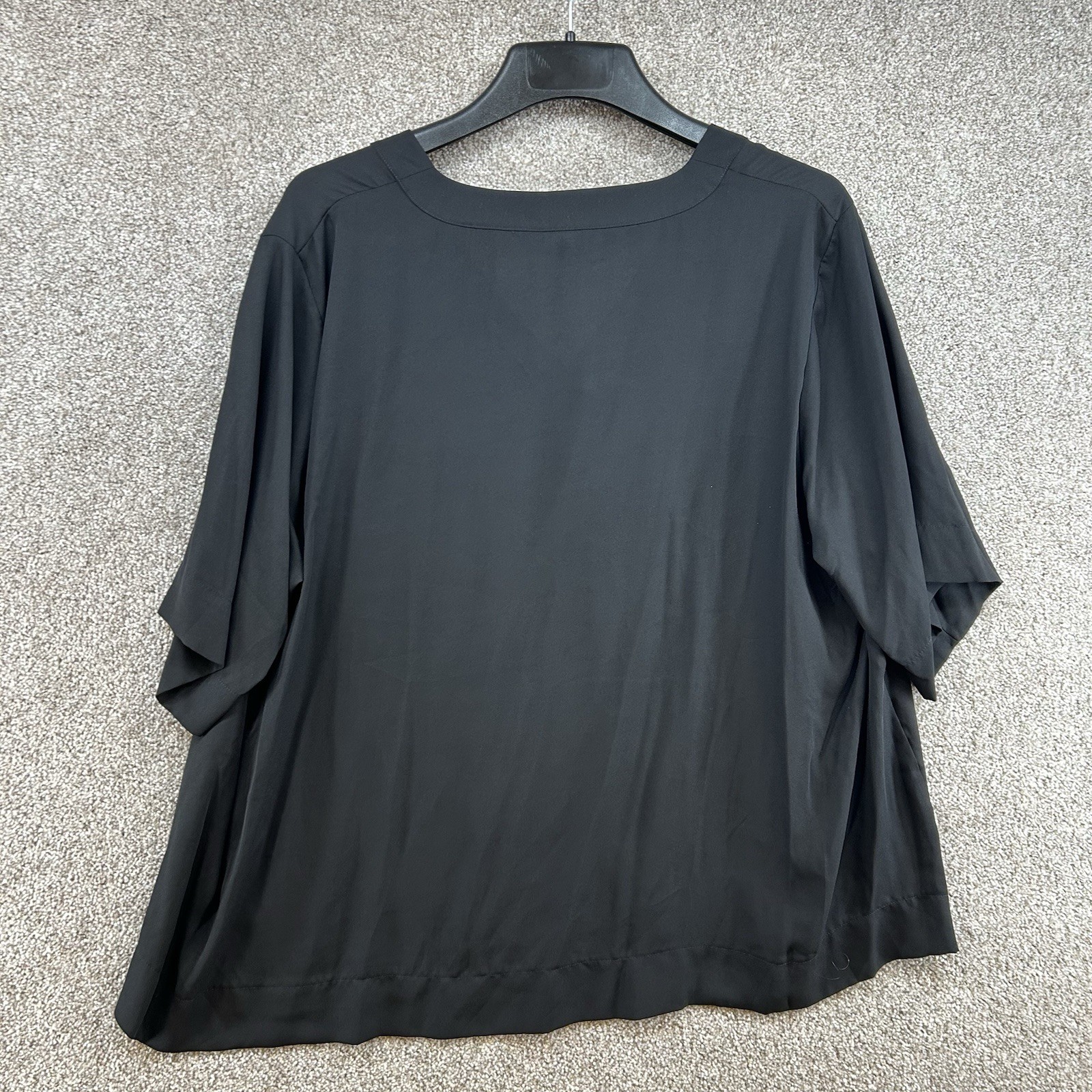LabelBe Women’s Blouse Size 24 Black V-Neck Relaxed Short Sleeve Pullover