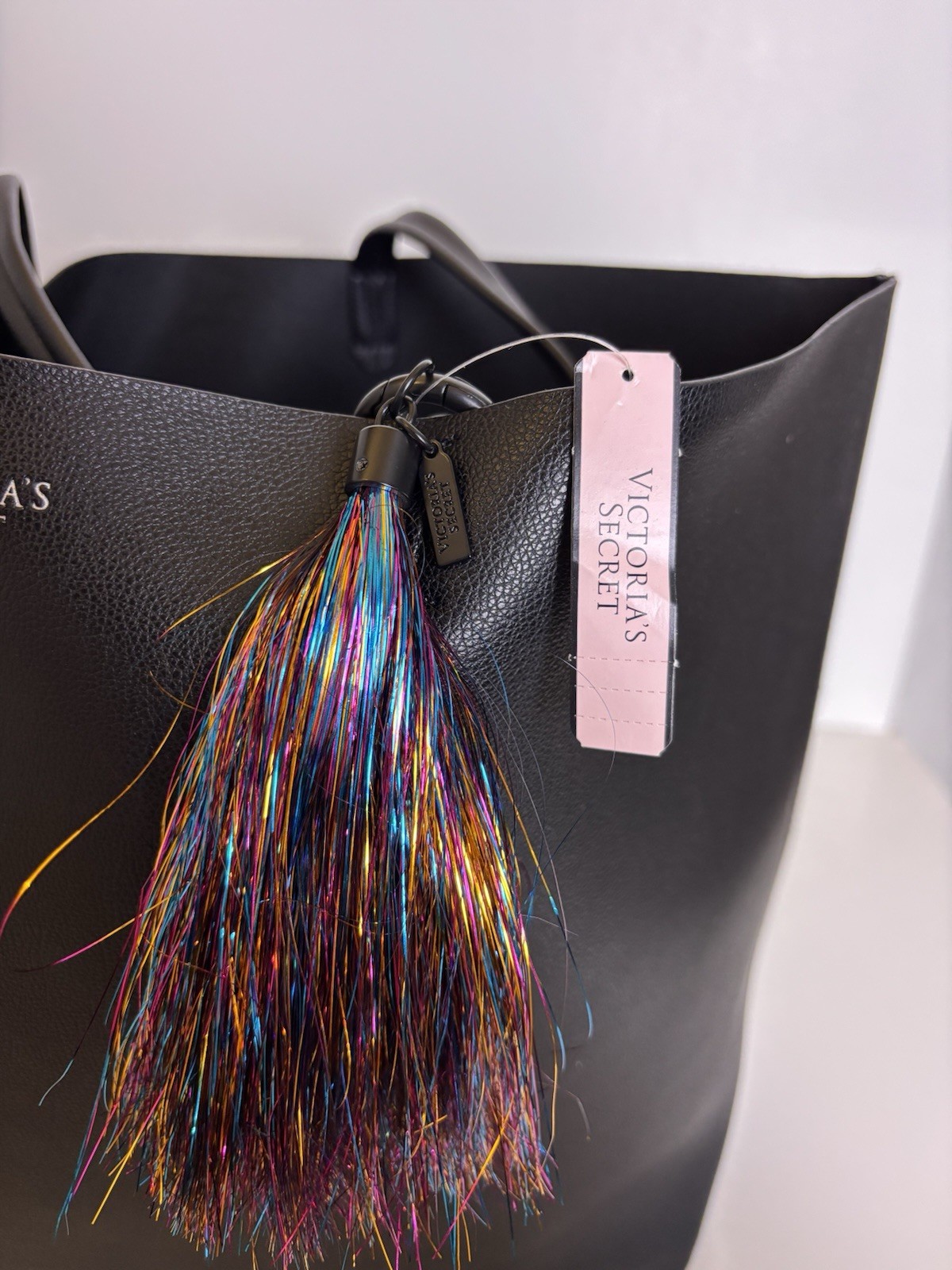VICTORIA SECRET BLK XL Pebbled Tote Travel Bag w/ Rainbow Sparkle Tassel Charm