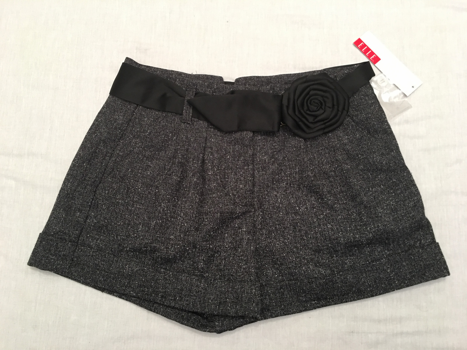 Elle Women’s Salt & Pepper Black/Gray Short Shorts w/ Black Rose Belt, Size 2