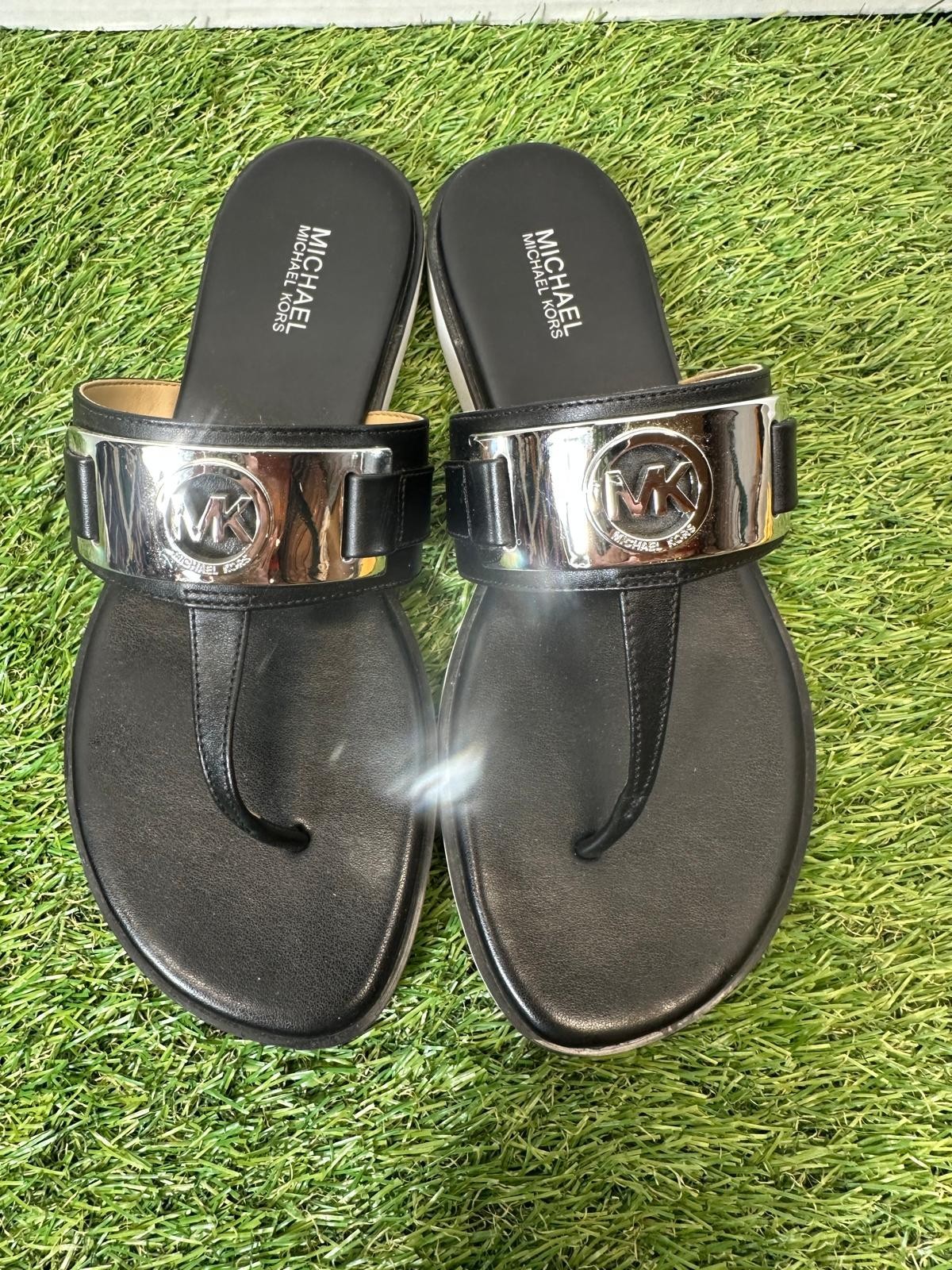 Michael Kors Briar Thong Sandals Womens 7.5 Black Silver MK Logo Summer Flats