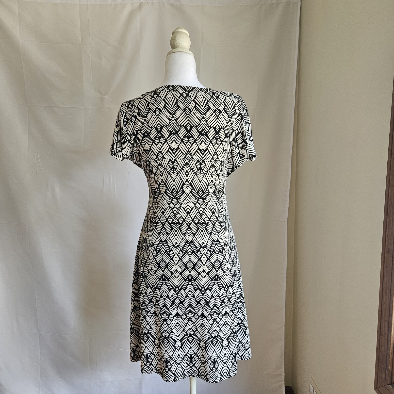 Karen Kane Black White Geometric Knit A-Line Scoop Neck Ruffle Dress S