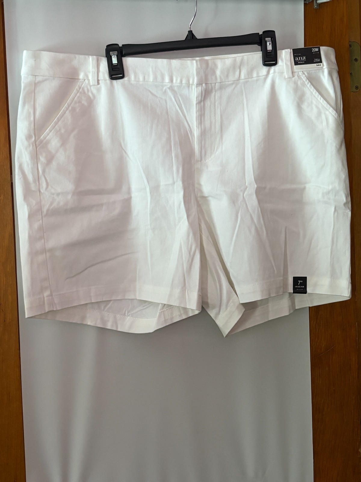A.N.A. Plus Women’s White Mid-Rise Twill Bermuda Shorts 20W NwT