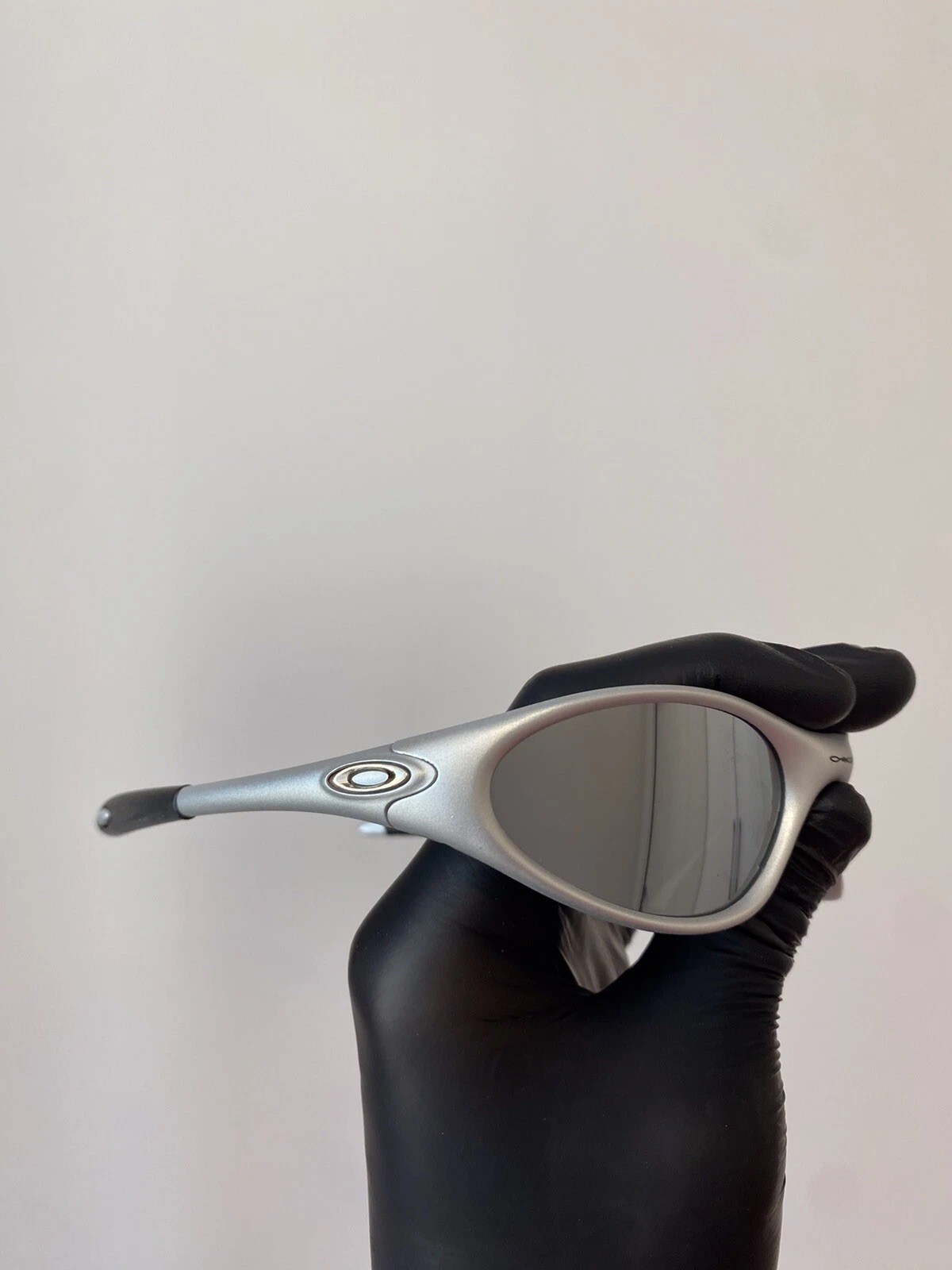 Oakley Minute 1.0 Silver Sunglasses