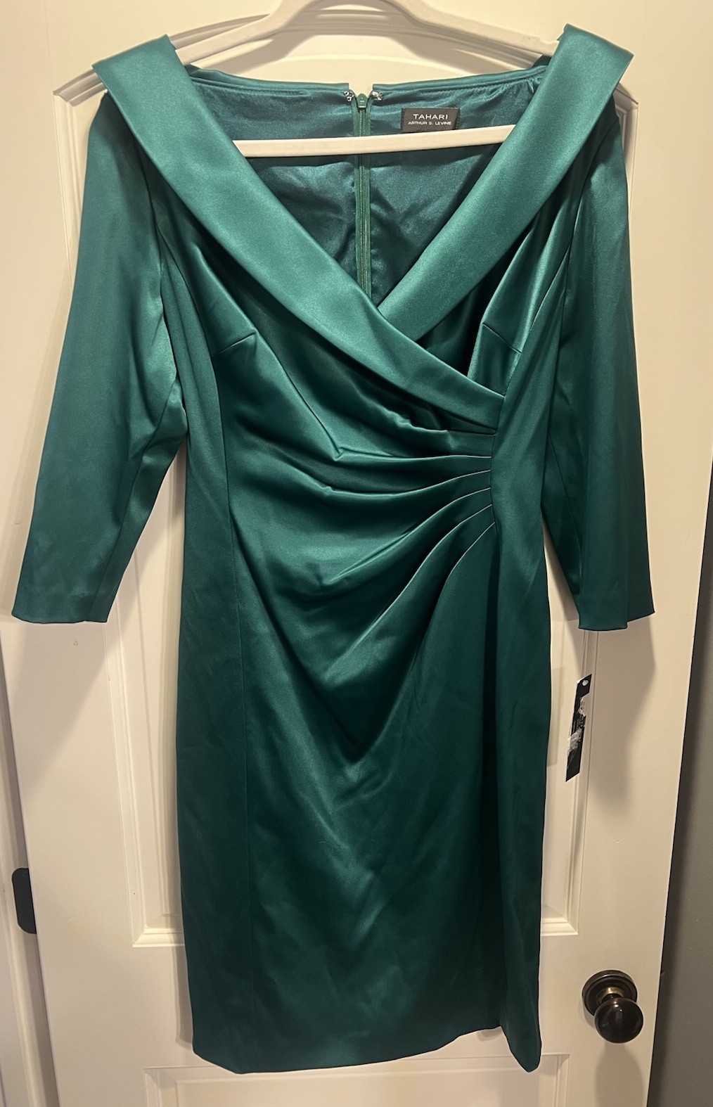 NWT Tahari Arthur S. Levine Green Satin Ruched Pleated V-Neck Dress- Size 10