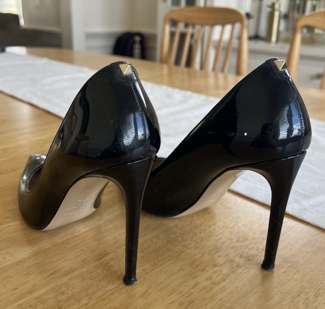 AUTH VALENTINO GARAVANI Rockstud Black Leather Classic Pumps Shoe Heels 38.5