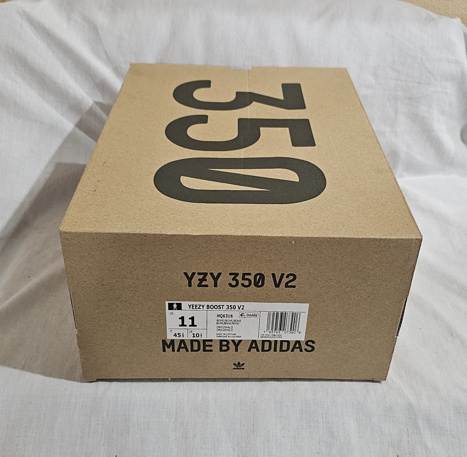 *NIB/DEADSTOCK* adidas Yeezy Boost 350 V2 “Bone” (HQ6316) Size US 11