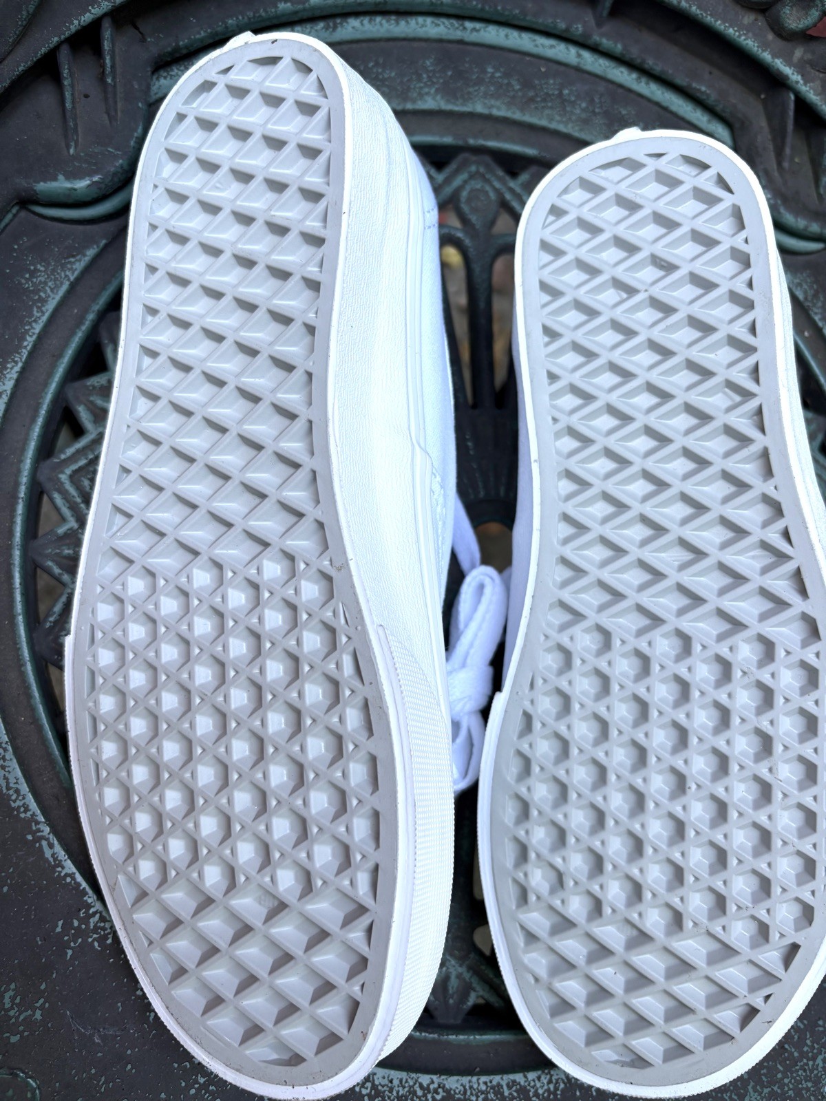 Vans Authentic New White Sneakers Lace Up Men/boy US 4 Women/girls US 5.5