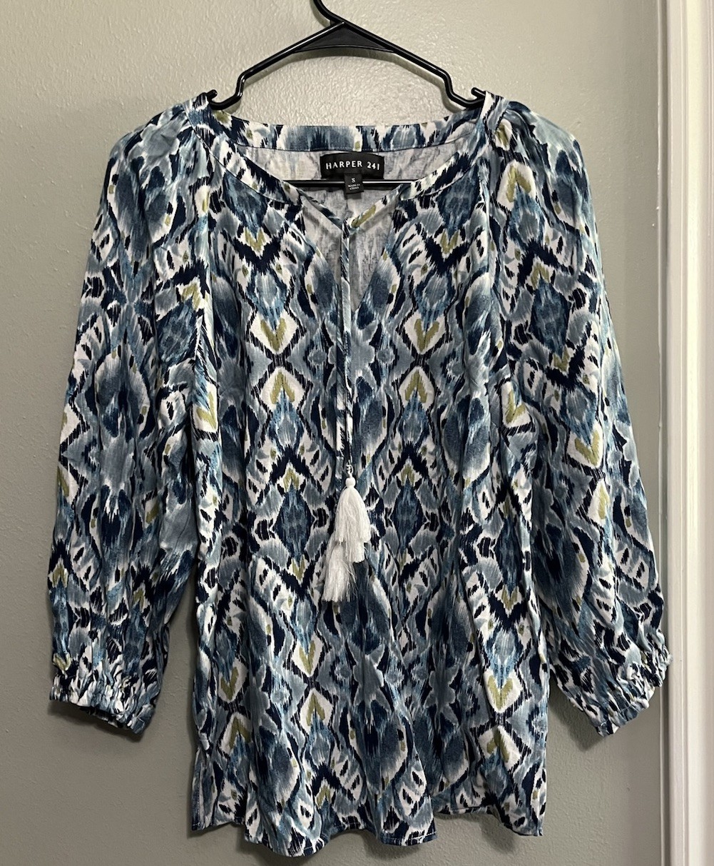 Harper 241 Tunic Blouse S Blue White Geometric V-Neck 3/4 Sleeve Tassel Tie