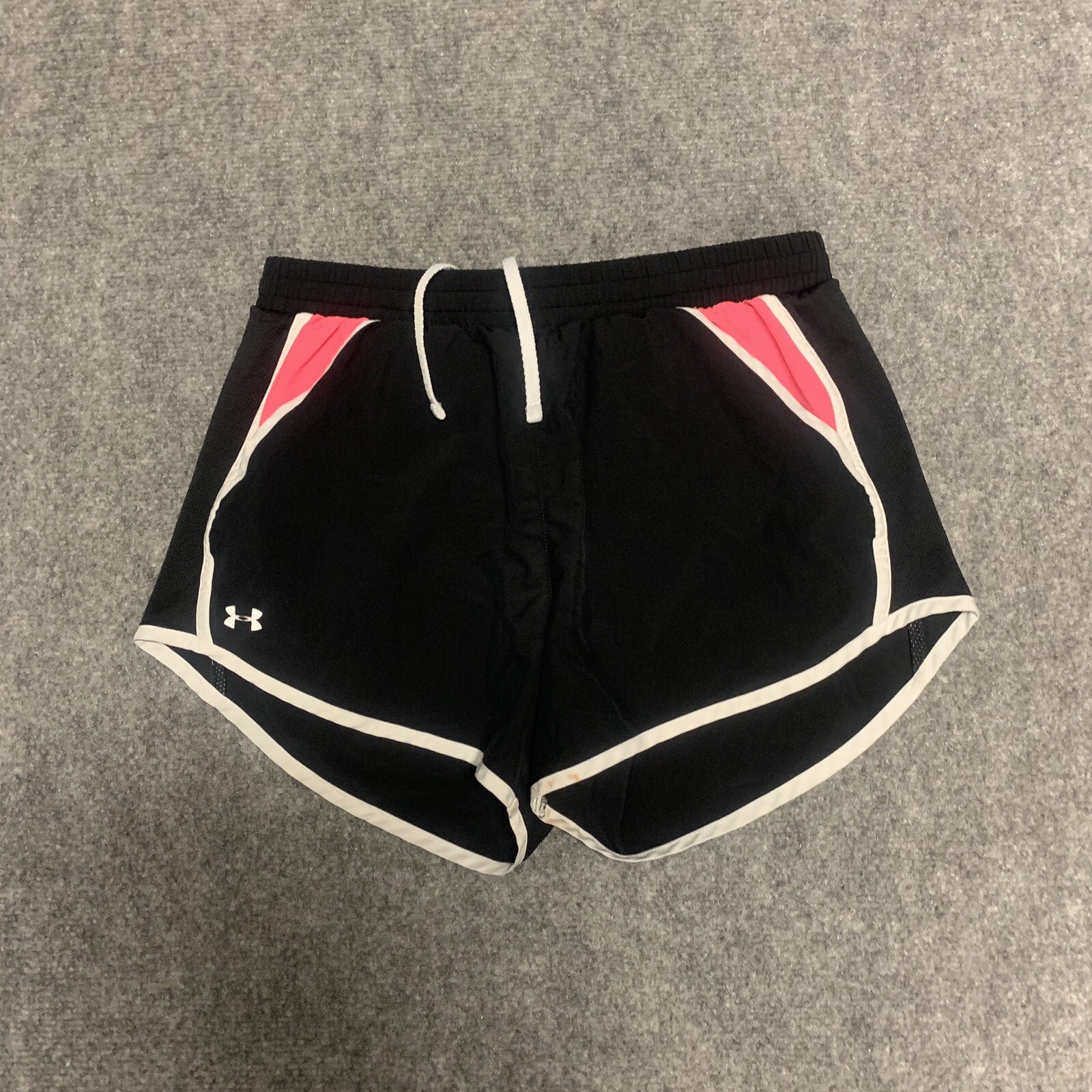 Under Armour Shorts Womens Size Medium Running Outdoors Heat Gear Loose Ladies