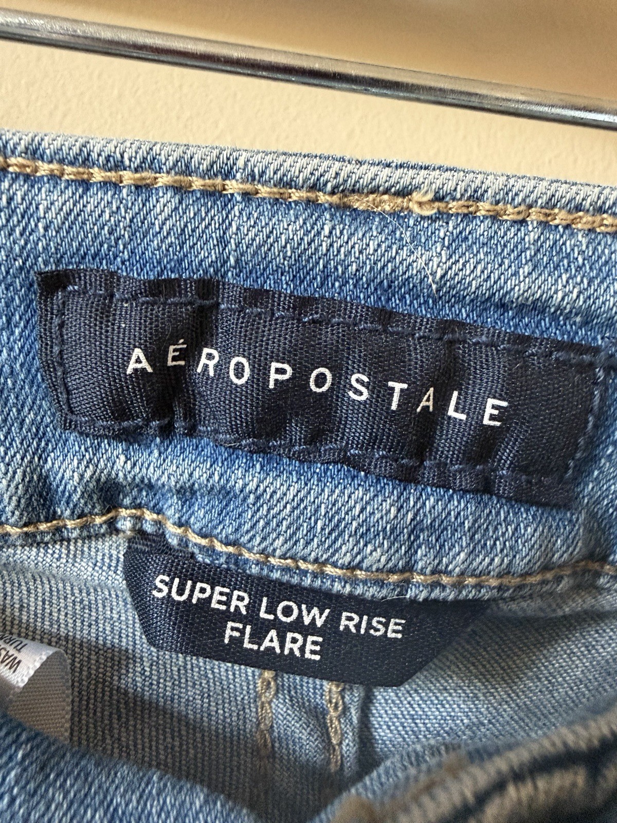 Aéropostale Women’s Light Wash Blue Slim Flare Stretch 5-Pocket Jeans Size 6