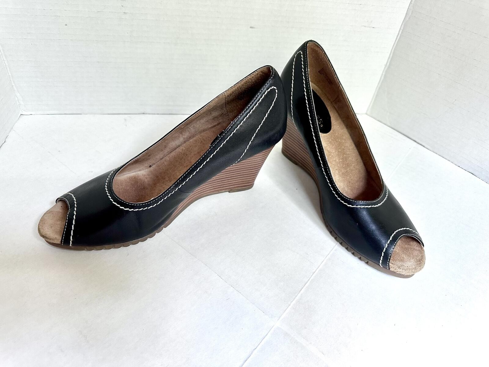Aerosoles, Elegant Black Wedge Peep-Toe Shoessize 8M
