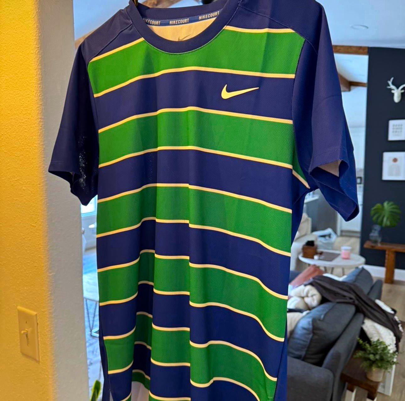 Nike NikeCourt Dri-FIT ADV Men’s Tennis T-Shirt M Blue/Green Stripe Slim Logo
