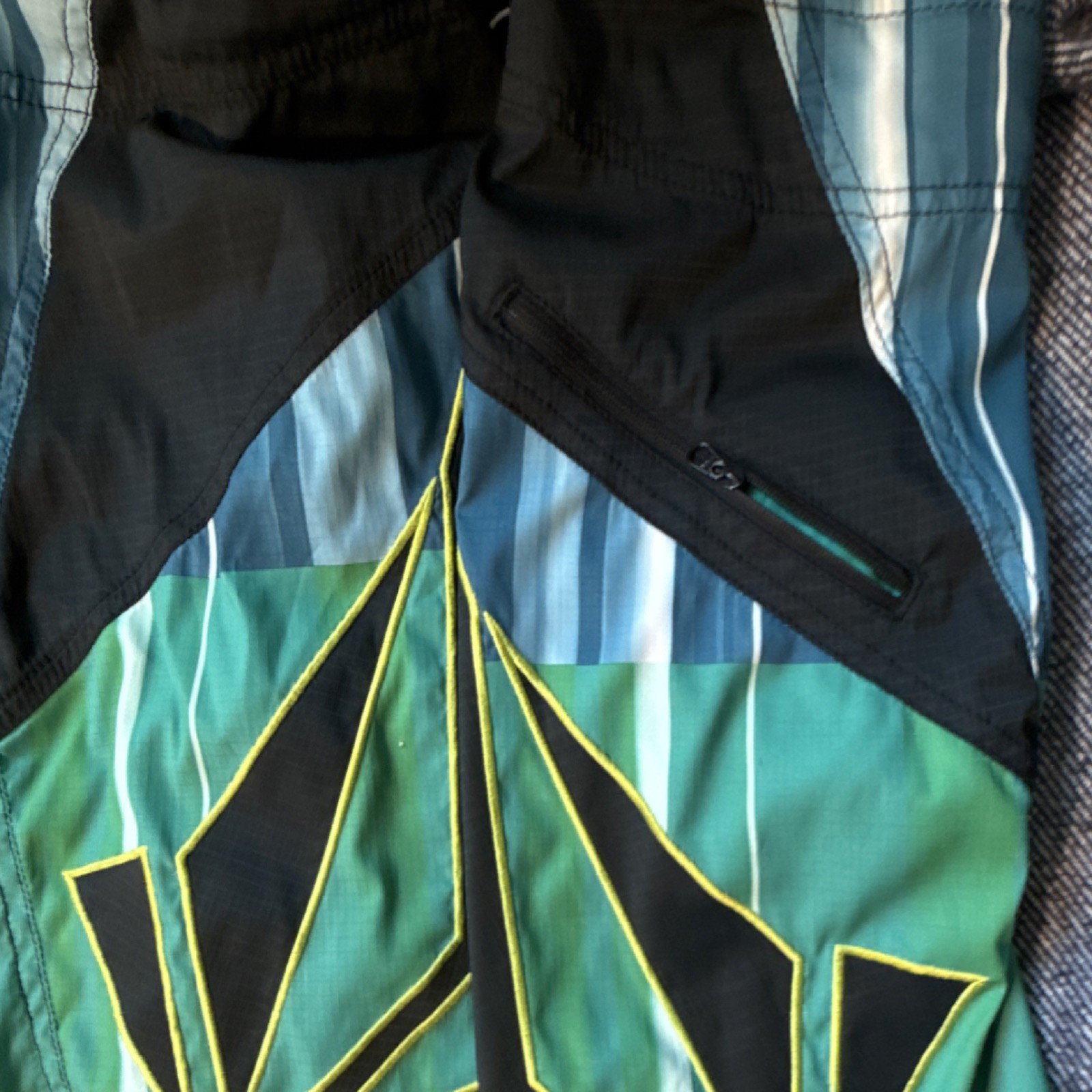 Volcom Men’s Striped Board Shorts Size 36 Blue Green Yellow Black Drawstring