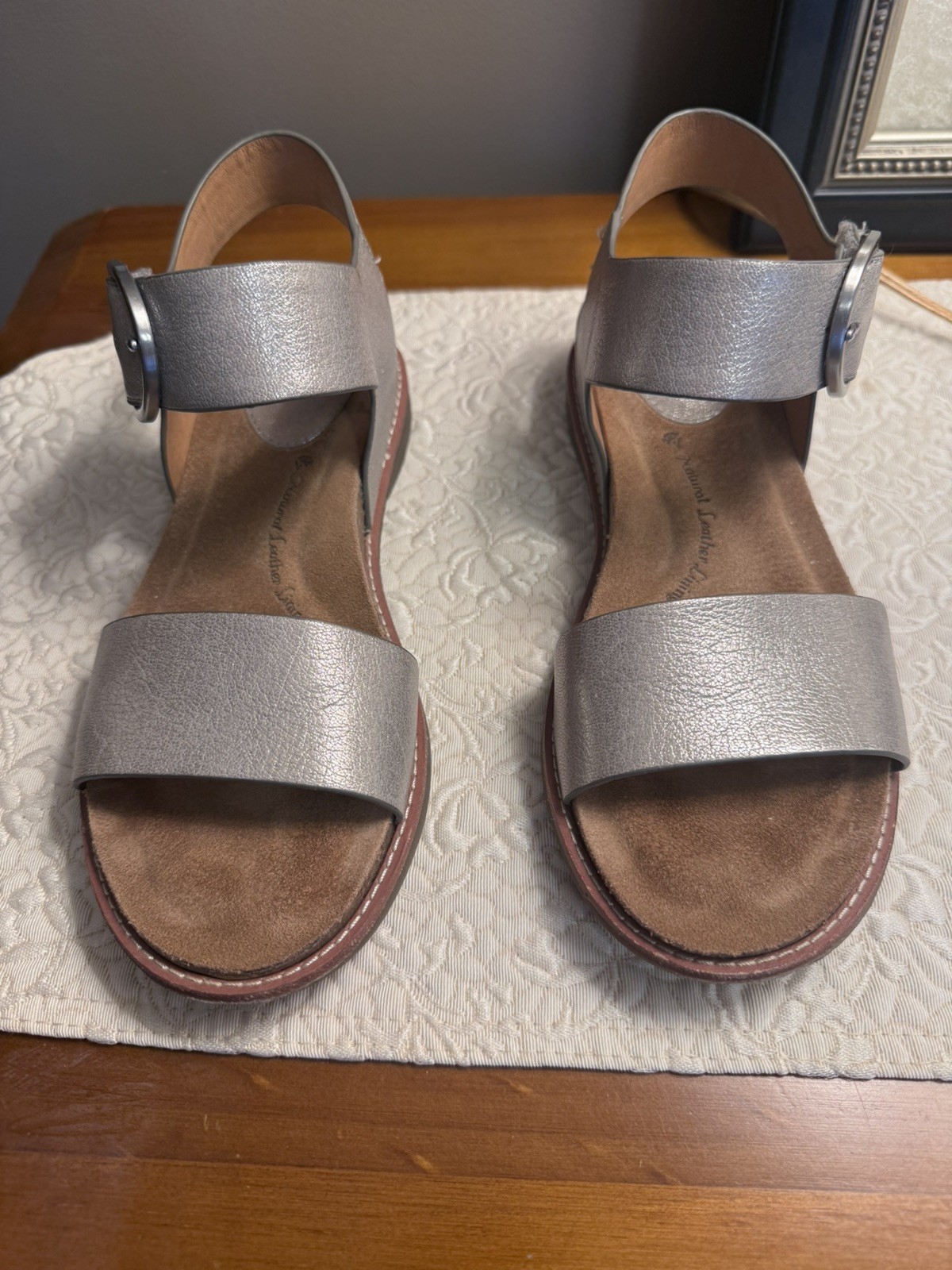 Sofft Mirabelle Metallic Leather Sandals Champagne Silver Faux Buckle 6.5