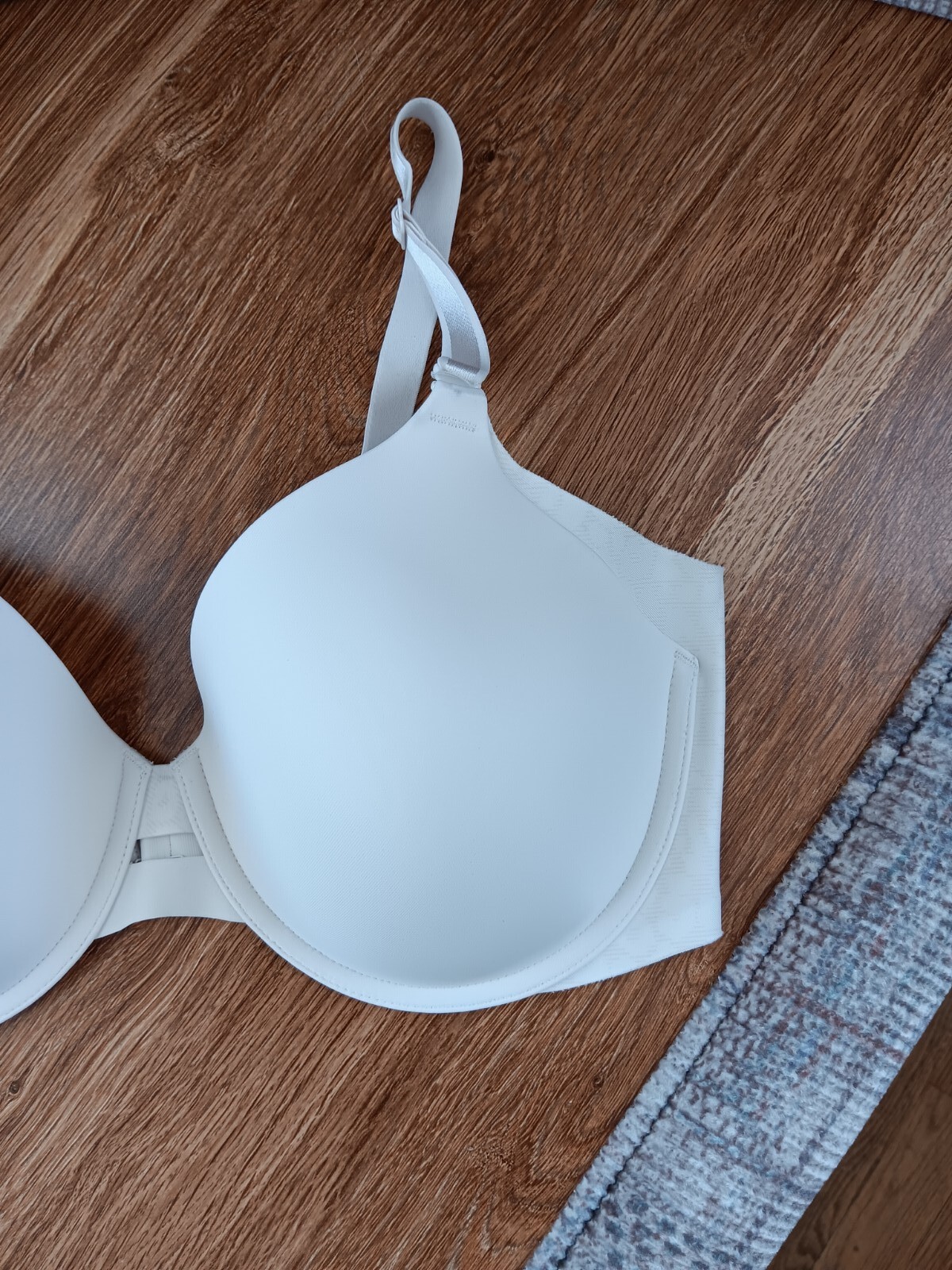 Warners White Underwire No Side Effects Lightly Lined T-Shirt Bra Size: 38D 5781