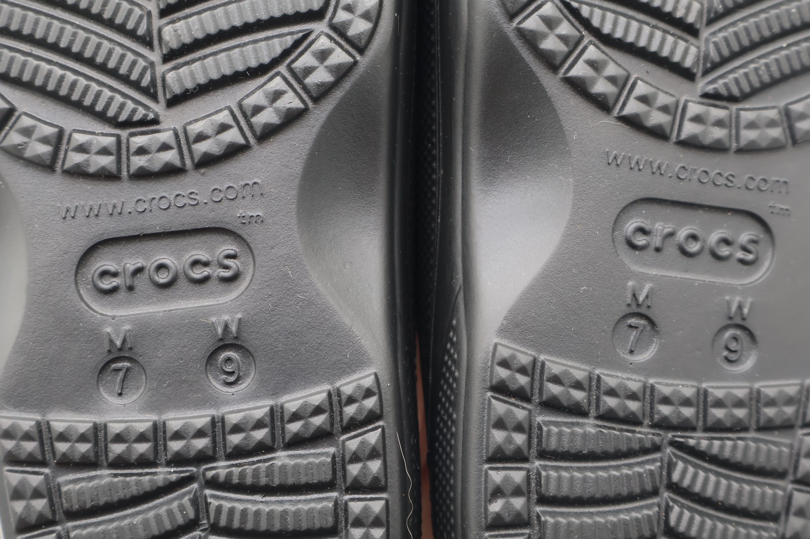 Crocs Sandals Unisex Size M7/W9 Black Baya Slide NWT