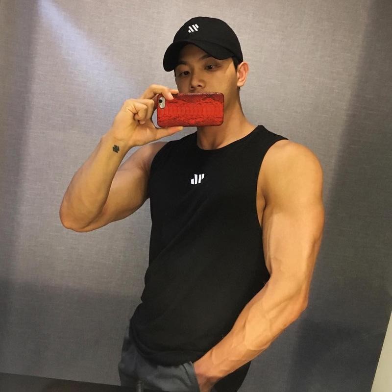 Men’s Mesh Bodybuilding Stringer – Quick‑dry Sleeveless Gym Fitness Vest
