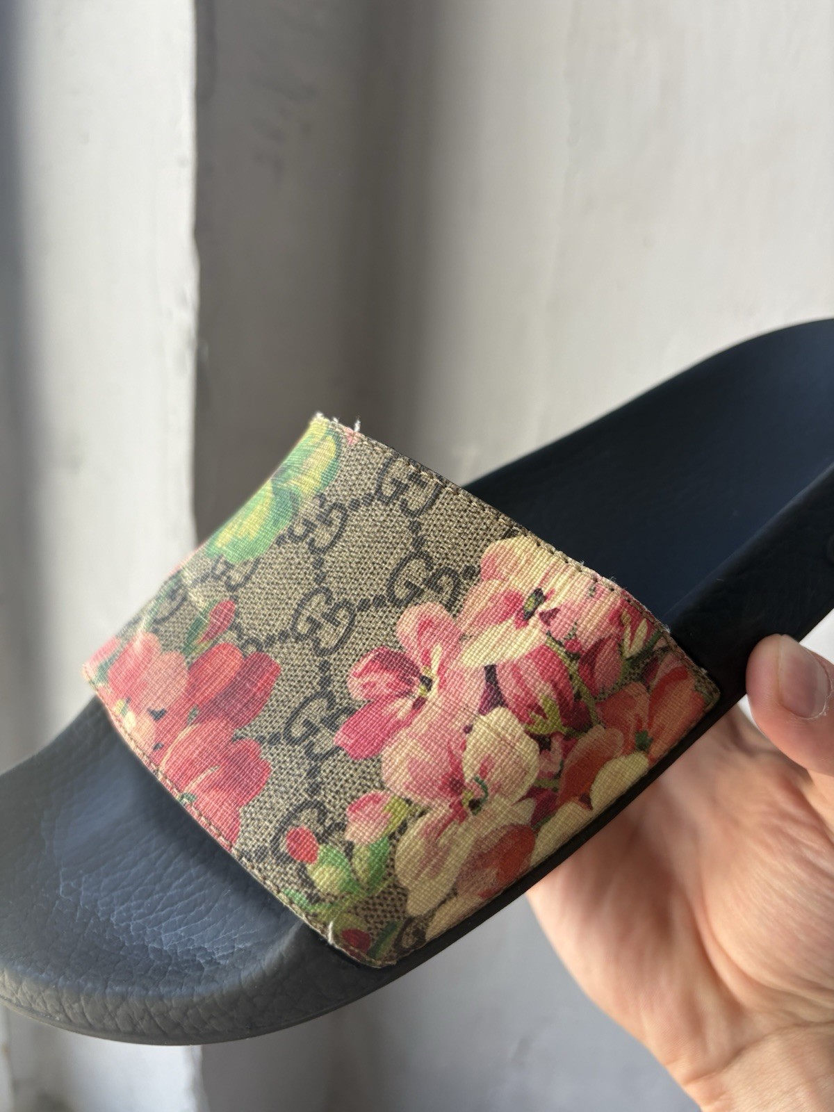 GUCCI GG SUPREME Flip Floops Monogram Floral Blooms Slide Sandals Womens Size 40