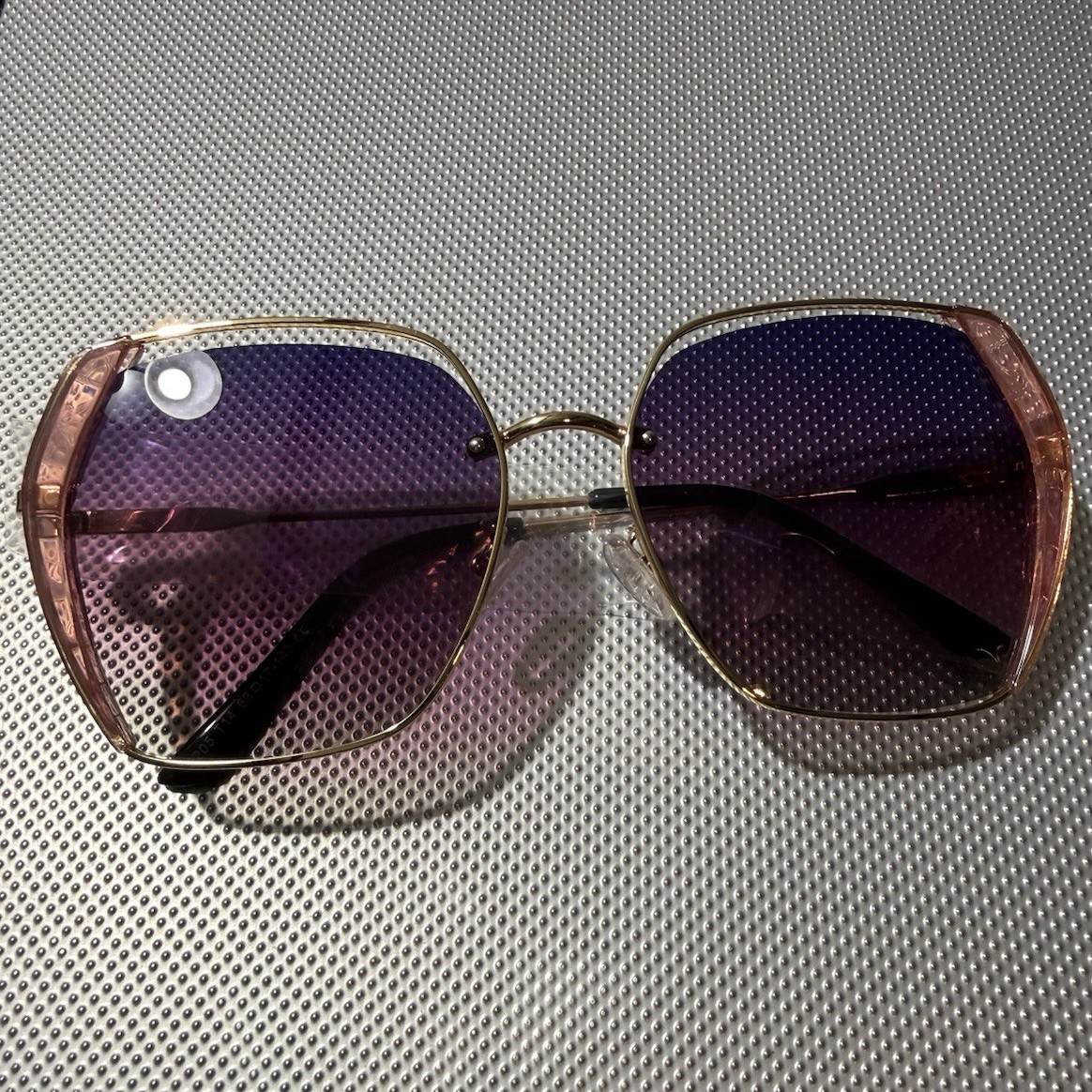 Women’s Oversized Sunglasses Gold Metal Frame Purple Gradient Tinted Lenses B1