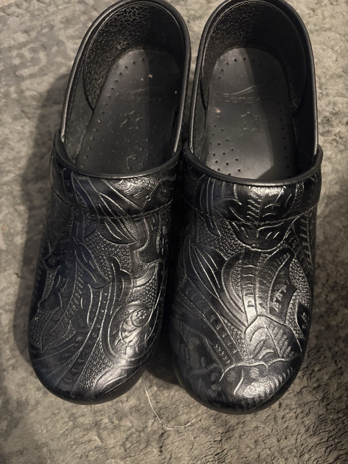 Dansko Women’s Black Leather Floral Tooled Slip-On Clogs Comfort EU 37 US 7