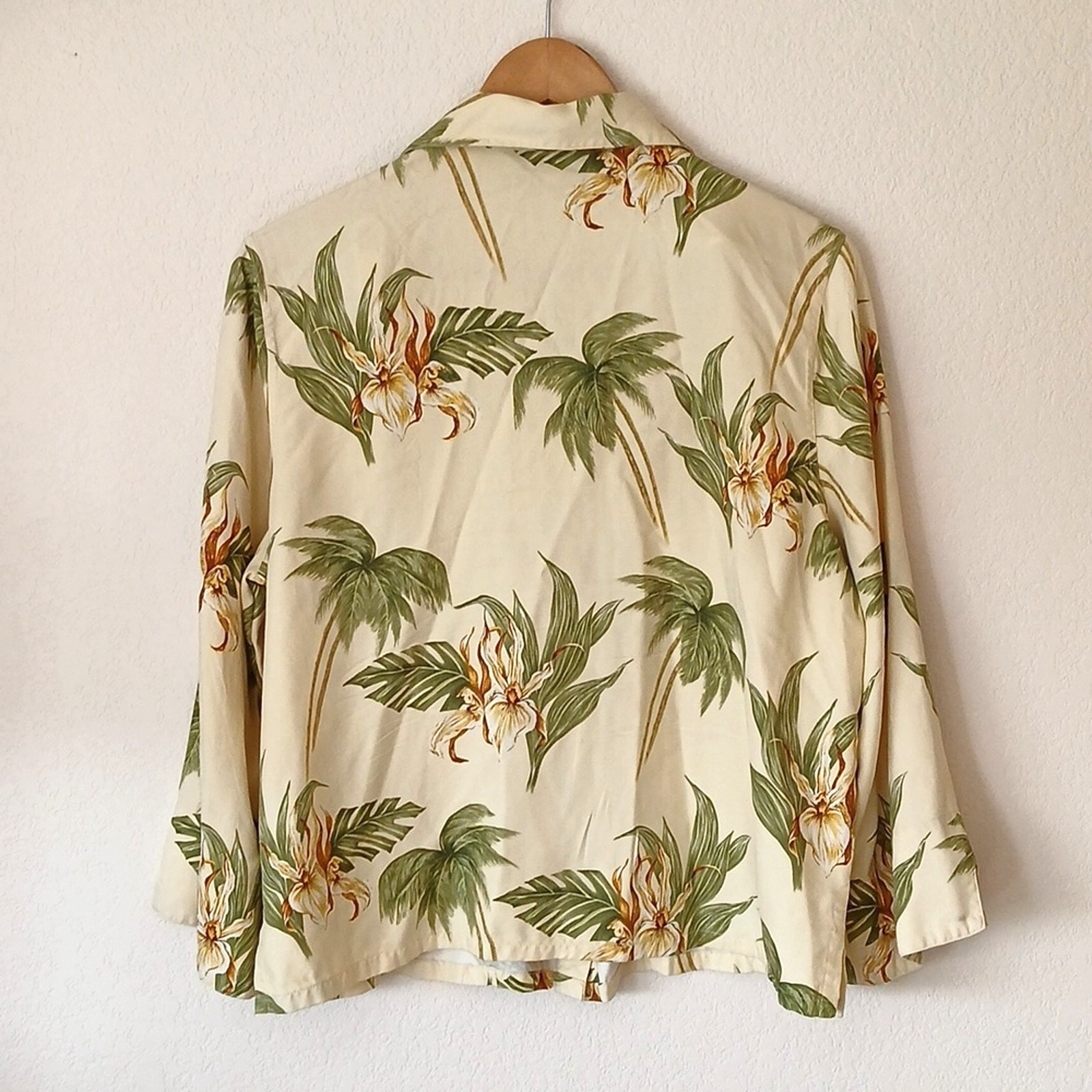 Pineapple Moon 100% Silk Women’s Hawaiian Button Up Blouse