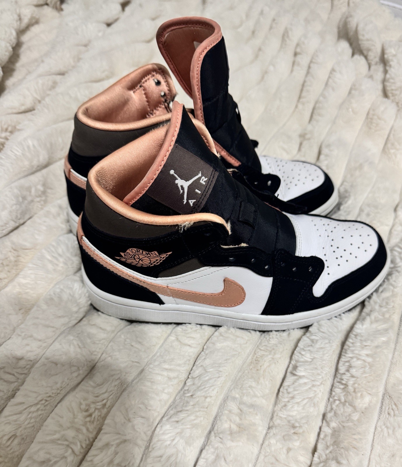 🔥🔥Nike Air Jordan 1 Mid SE Peach Mocha Women’s Size US 6.5 DH0210-100🔥🔥