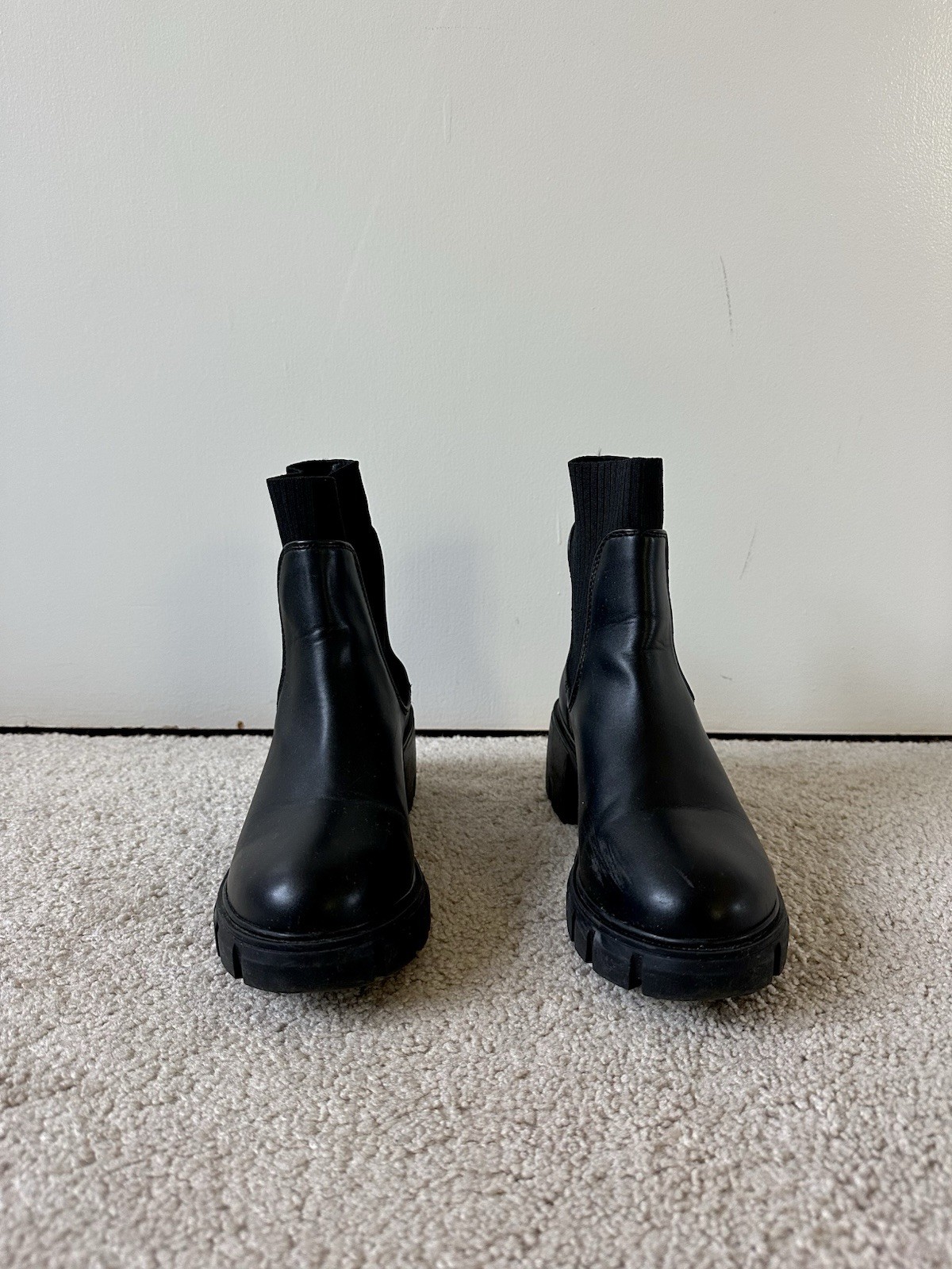 Steve Madden HUTCHH20 Black Leather Ankle Bootie Lug Sole US 6
